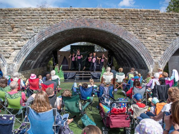 Live outdoor theatre near Milton Keynes this summer!